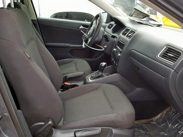 3VW2K7AJ6EM354156 - 2014 VOLKSWAGEN JETTA BASE GRAY photo 5