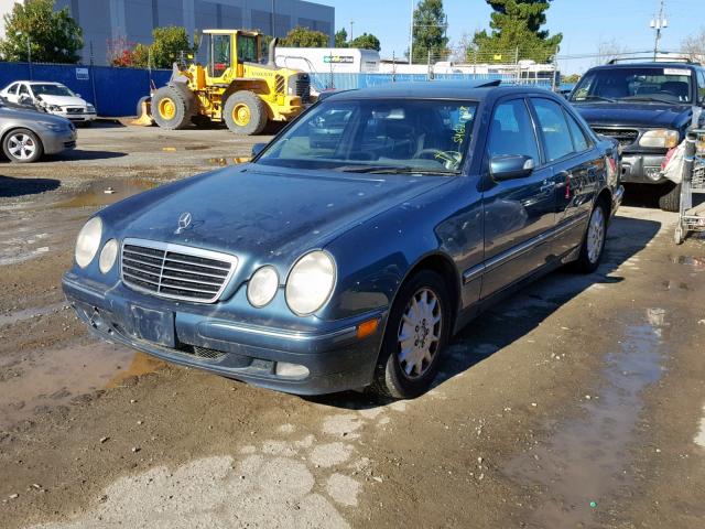 WDBJF65J1YB091639 - 2000 MERCEDES-BENZ E 320 GREEN photo 2