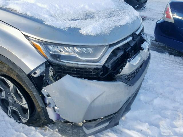 2HKRW2H99JH125359 - 2018 HONDA CR-V TOURI SILVER photo 9