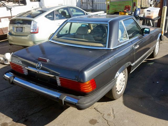 WDBBA48DXJA079501 - 1988 MERCEDES-BENZ 560 SL GRAY photo 4