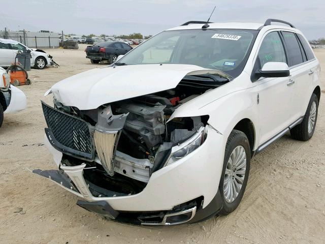 2LMDJ6JK9CBL15545 - 2012 LINCOLN MKX WHITE photo 2