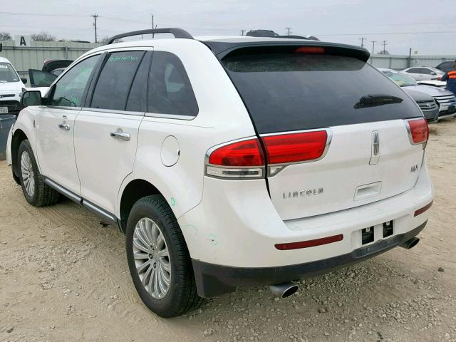 2LMDJ6JK9CBL15545 - 2012 LINCOLN MKX WHITE photo 3