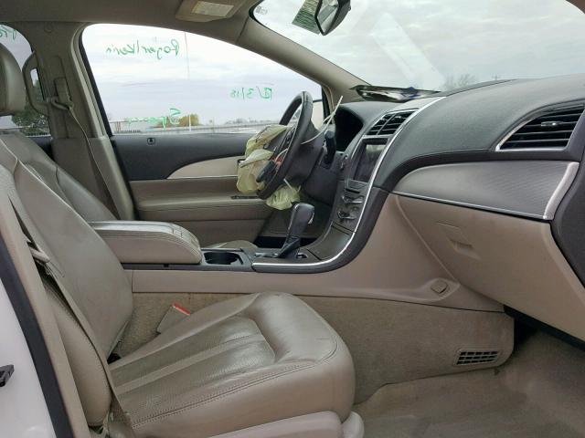 2LMDJ6JK9CBL15545 - 2012 LINCOLN MKX WHITE photo 5