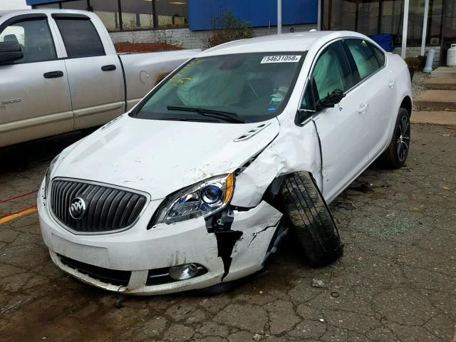 1G4PW5SK3G4142740 - 2016 BUICK VERANO SPO WHITE photo 2