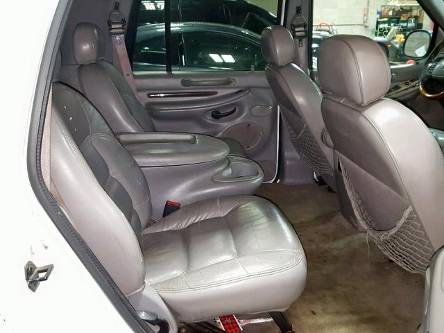 5LMPU28L4WLJ12247 - 1998 LINCOLN NAVIGATOR Ақ фото 6