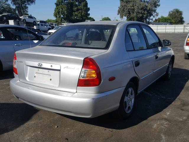 KMHCG45C02U300938 - 2002 HYUNDAI ACCENT GL SILVER photo 4