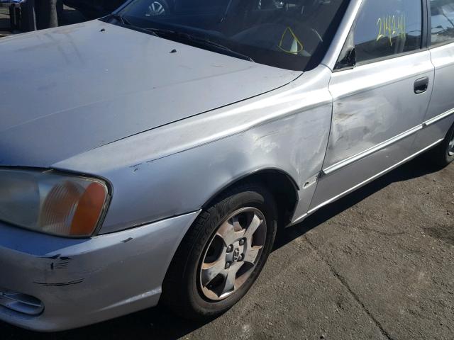 KMHCG45C02U300938 - 2002 HYUNDAI ACCENT GL SILVER photo 9