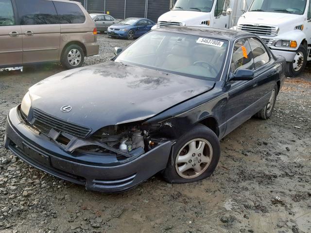 JT8VK13T8P0142326 - 1993 LEXUS ES 300 GREEN photo 2