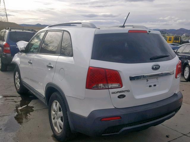 5XYKTDA25CG248864 - 2012 KIA SORENTO BA WHITE photo 3