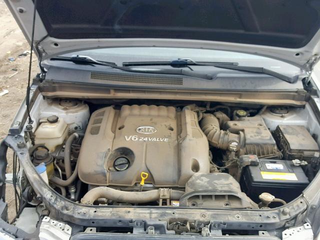 KNAFG526X77055977 - 2007 KIA RONDO LX SILVER photo 7