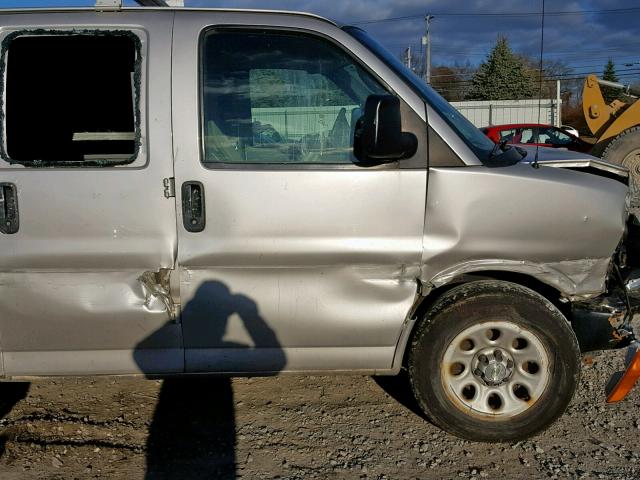 1GCFG15X791162734 - 2009 CHEVROLET EXPRESS G1 WHITE photo 9