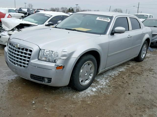 2C3KA53G76H123475 - 2006 CHRYSLER 300 TOURIN SILVER photo 2