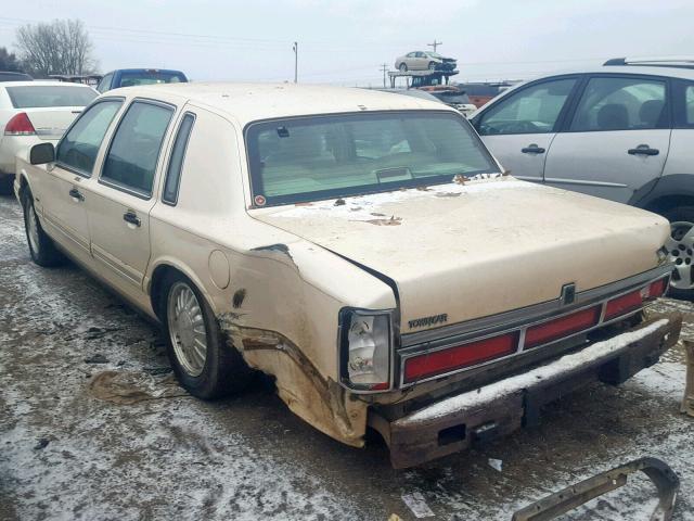 1LNLM83W4VY634061 - 1997 LINCOLN TOWN CAR C CREAM photo 3