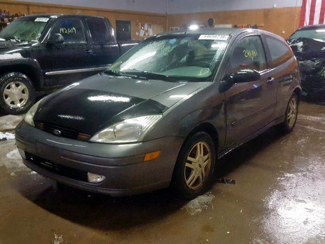 3FAFP31332R219088 - 2002 FORD FOCUS ZX3 GRAY photo 2