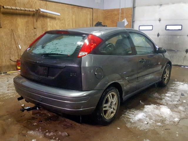 3FAFP31332R219088 - 2002 FORD FOCUS ZX3 GRAY photo 4
