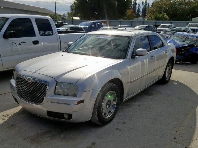 2C3LA53GX7H698241 - 2007 CHRYSLER 300 TOURIN SILVER photo 2