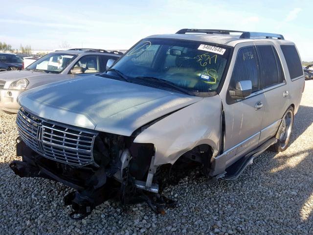 5LMFU27557LJ05677 - 2007 LINCOLN NAVIGATOR SILVER photo 2