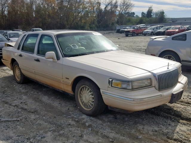 1LNLM83W6VY675887 - 1997 LINCOLN TOWN CAR C CREAM photo 1