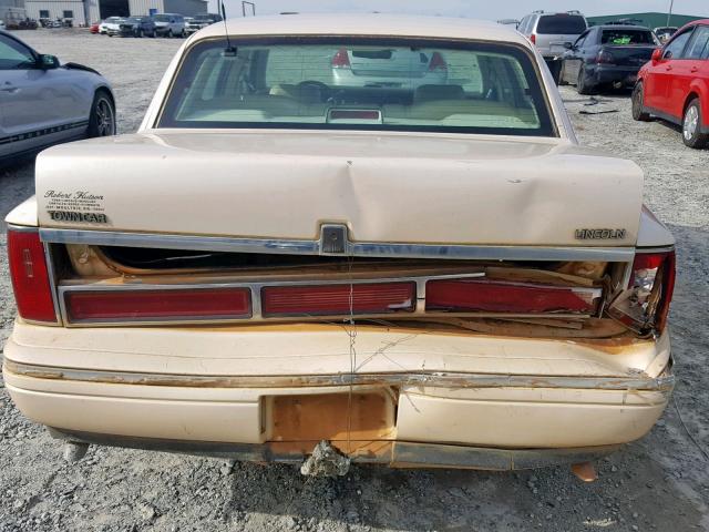 1LNLM83W6VY675887 - 1997 LINCOLN TOWN CAR C CREAM photo 9