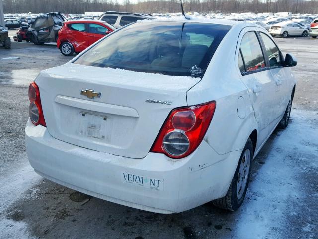 1G1JA5SH9E4243283 - 2014 CHEVROLET SONIC LS თეთრი ფოტო 4