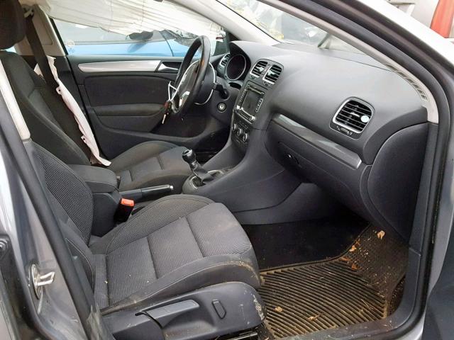 WVWNM7AJ5DW097919 - 2013 VOLKSWAGEN GOLF 灰色 照片 5