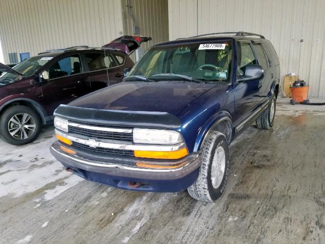 1GNDT13W3W2276613 - 1998 CHEVROLET BLAZER BLUE photo 2