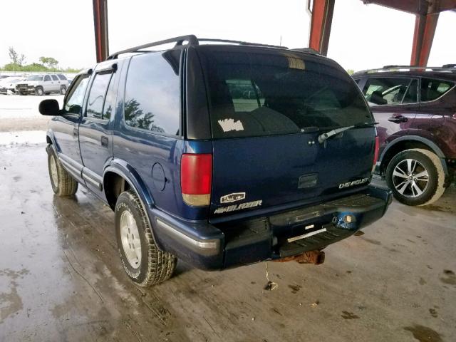 1GNDT13W3W2276613 - 1998 CHEVROLET BLAZER BLUE photo 3