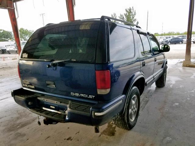 1GNDT13W3W2276613 - 1998 CHEVROLET BLAZER BLUE photo 4