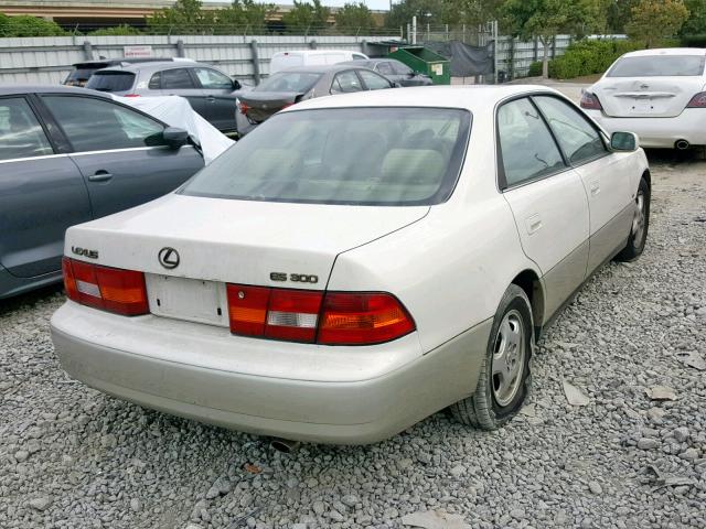 JT8BF28G1X0200348 - 1999 LEXUS ES 300 WHITE photo 4