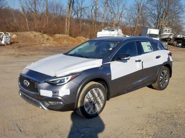 SJKCH5CR8JA005307 - 2018 INFINITI QX30 BASE GRAY photo 2