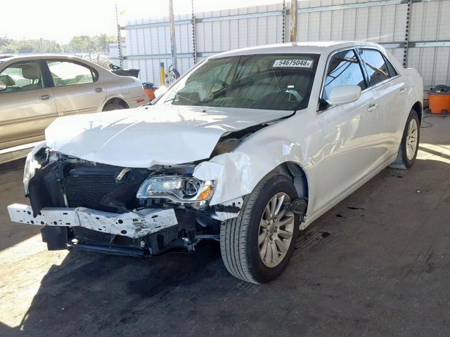 2C3CCAAG1DH513284 - 2013 CHRYSLER 300 WHITE photo 2