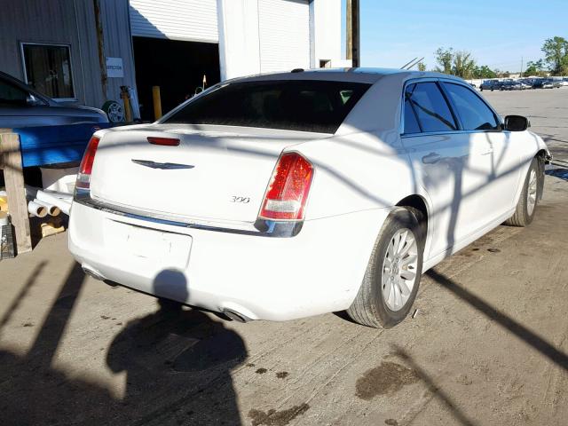 2C3CCAAG1DH513284 - 2013 CHRYSLER 300 WHITE photo 4