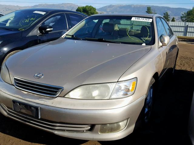 JT8BF28G5Y5077559 - 2000 LEXUS ES 300 GOLD photo 2