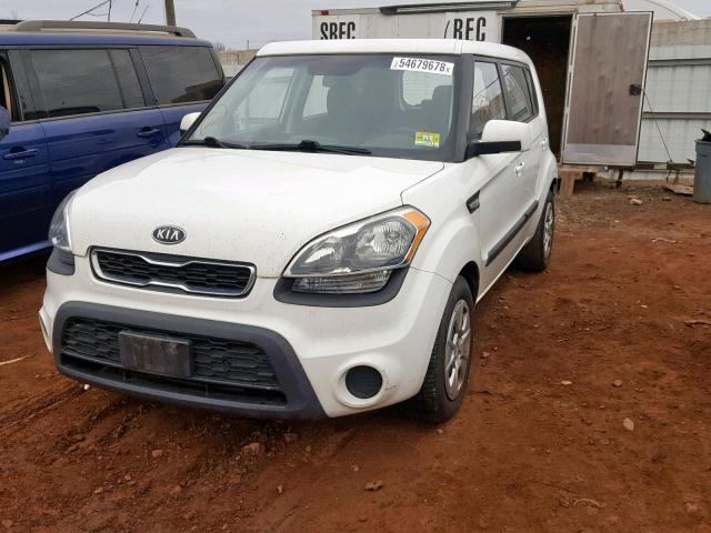 KNDJT2A50C7376727 - 2012 KIA SOUL WHITE photo 2