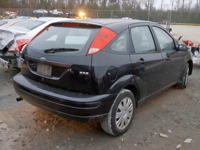 3FAHP37N65R111411 - 2005 FORD FOCUS ZX5 BLACK photo 4