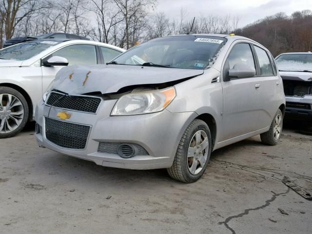 KL1TD66E19B692351 - 2009 CHEVROLET AVEO LS SILVER photo 2