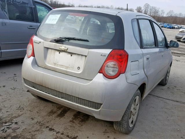 KL1TD66E19B692351 - 2009 CHEVROLET AVEO LS SILVER photo 4