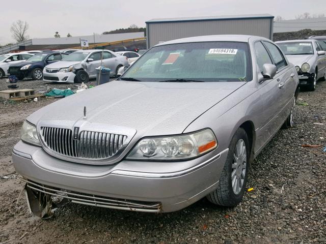 1LNHM81W75Y643734 - 2005 LINCOLN TOWN CAR S SILVER photo 2