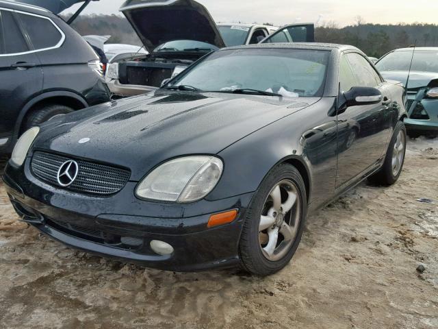 WDBKK65F61F196106 - 2001 MERCEDES-BENZ SLK 320 BLACK photo 2