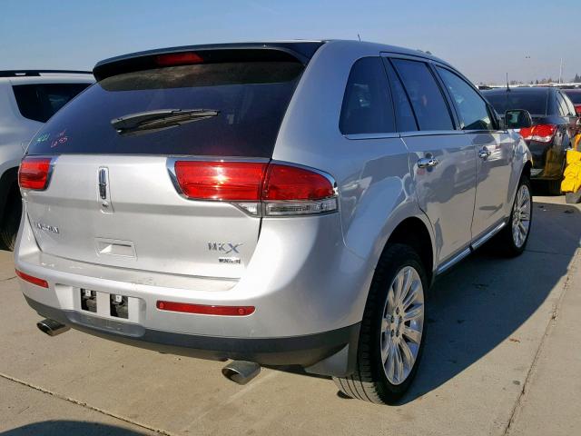 2LMDJ8JK8FBL34071 - 2015 LINCOLN MKX SILVER photo 4