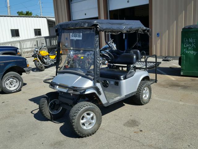 2239455 - 2005 EZGO GOLF CART SILVER photo 2