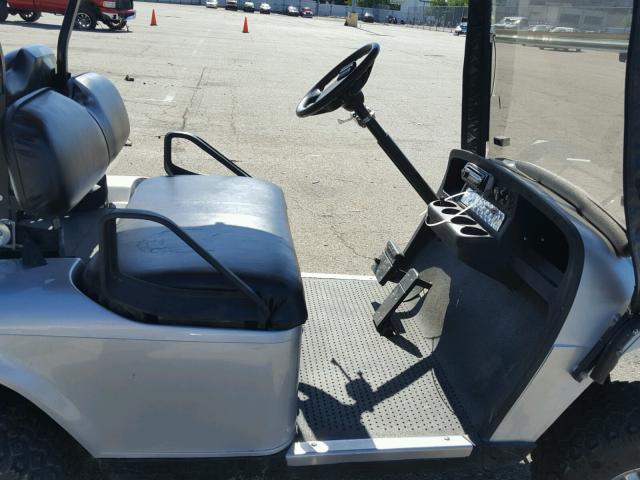 2239455 - 2005 EZGO GOLF CART SILVER photo 5