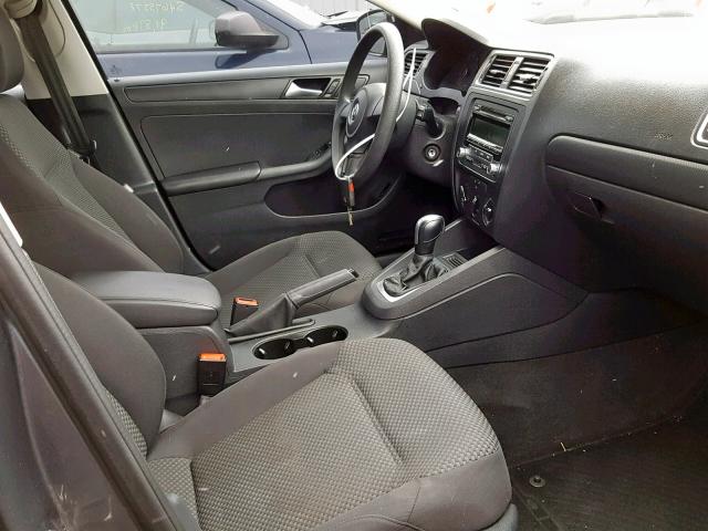 3VW2K7AJ6EM252713 - 2014 VOLKSWAGEN JETTA BASE 灰色 照片 5