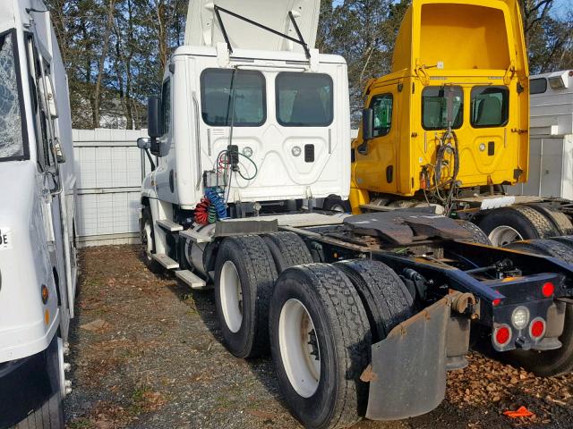 3AKJGEBG9GSHM3935 - 2016 FREIGHTLINER CASCADIA 1 WHITE photo 3