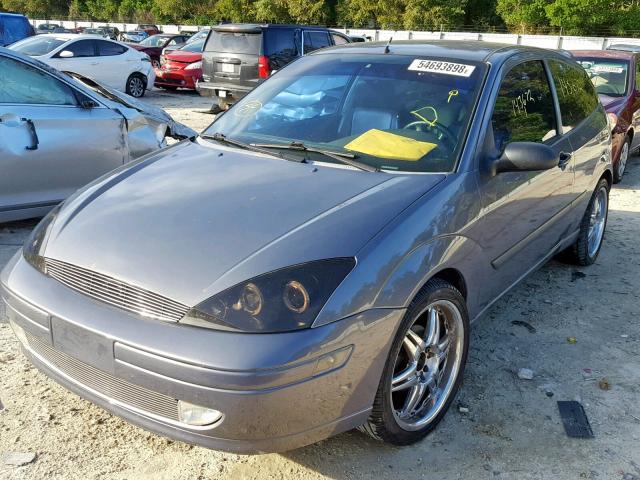 3FAFP31323R180012 - 2003 FORD FOCUS ZX3 GRAY photo 2