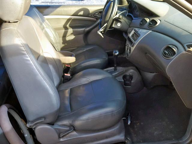 3FAFP31323R180012 - 2003 FORD FOCUS ZX3 GRAY photo 5