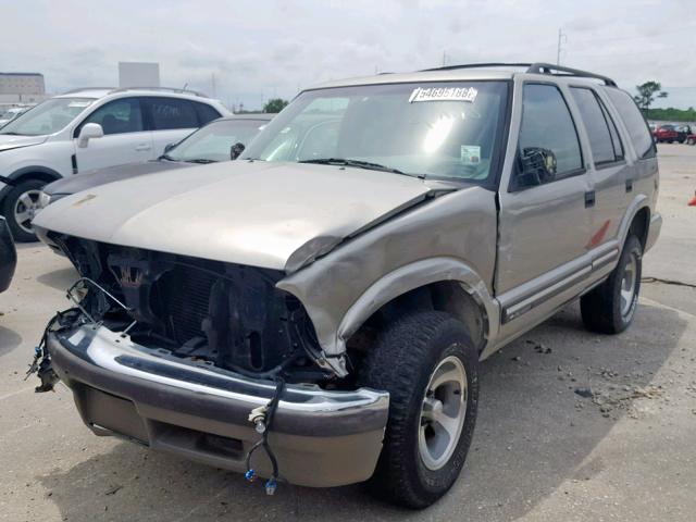 1GNCS13W812122731 - 2001 CHEVROLET BLAZER BROWN photo 2