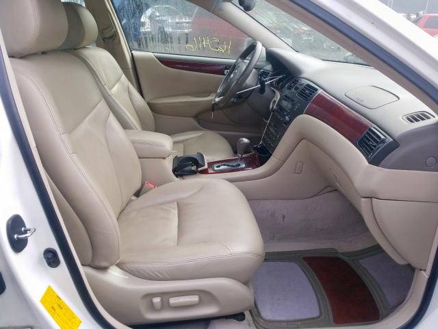 JTHBF30G620030675 - 2002 LEXUS ES 300 WHITE photo 5