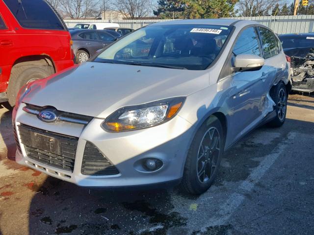 1FAHP3N27CL428358 - 2012 FORD FOCUS TITA SILVER photo 2