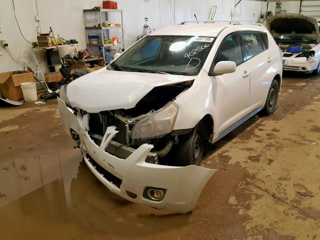 5Y2SM6E05AZ402506 - 2010 PONTIAC VIBE WHITE photo 2